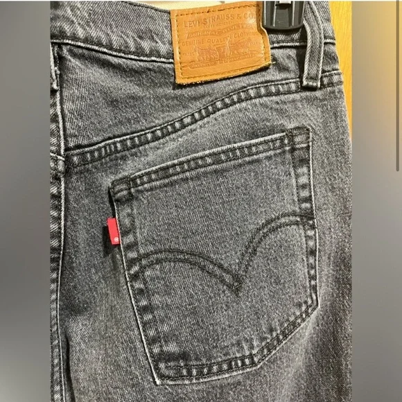 Levi Wedgie Ankle Jeans size 28 - Picture 3 of 4